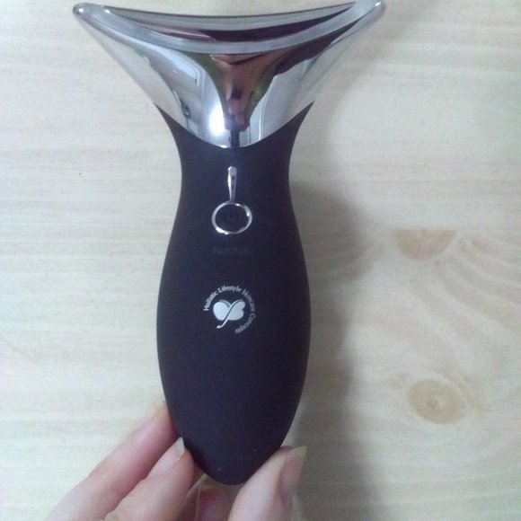 NeoLumo Obey Your Body-Neck LED Spectrum Device-Dynamic Collagen Boosting-SEALED - Picture 3 of 4